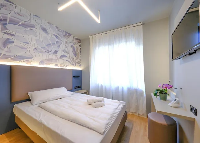 Mimosa בית הארחה ורונה